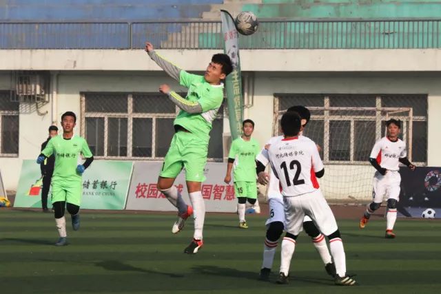 曼联领先争夺霍尔，年轻后卫拒绝重返切尔西